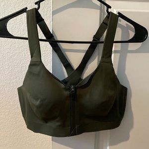 Victoria’s Secret incredible knockout ultra max sports bra 32D